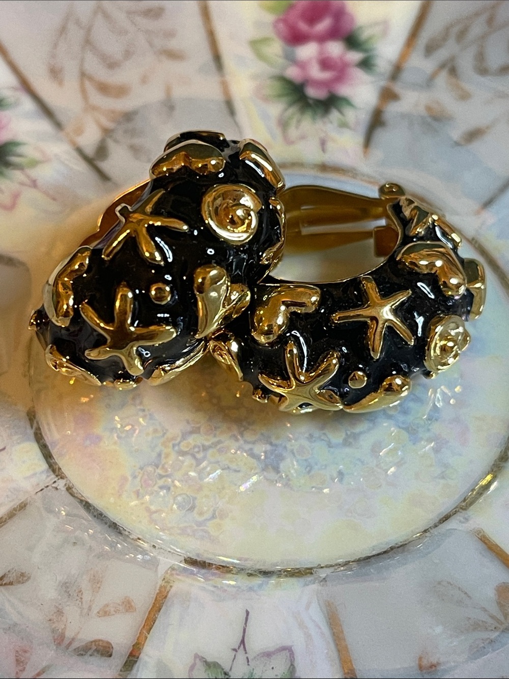 Vintage St. John Black Enamel Nautical Starfish Seashell Heart Clip-on Earrings